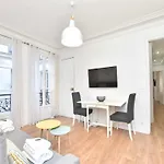 Charming 1Br 4P Apartment - Louvre Museum